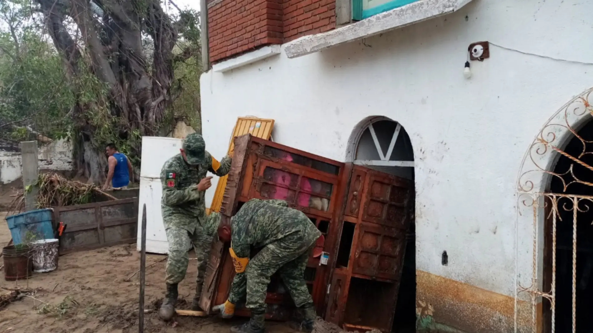 Declaran estado de emergencia en 25 municipios de Oaxaca por estragos de Agatha 